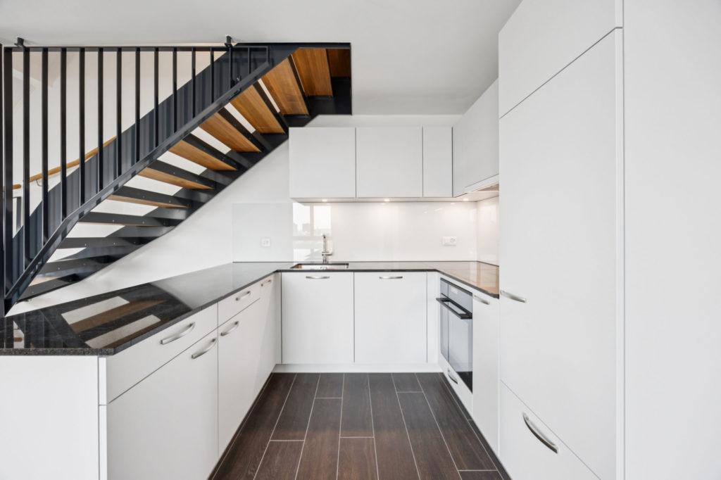 ERSTVERMIETUNG: Exklusive Maisonettewohnung mit Dachterrasse Oerlikon - Bild 2