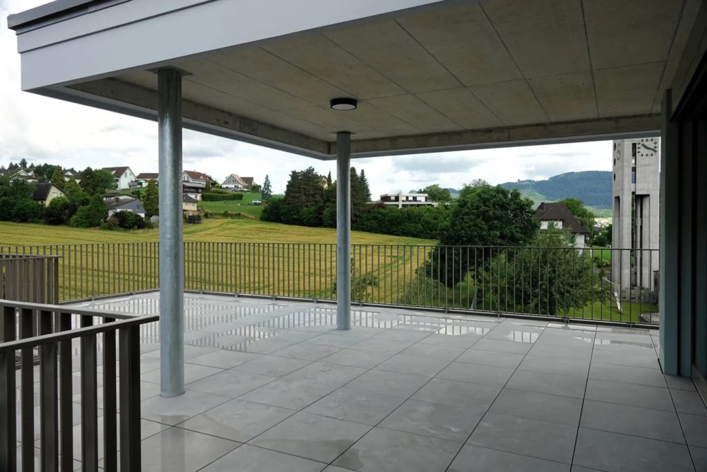 Attikawohnung mit viel Privatsphäre, Blick ins Grüne und 97 m² Terrasse -  Bild 2