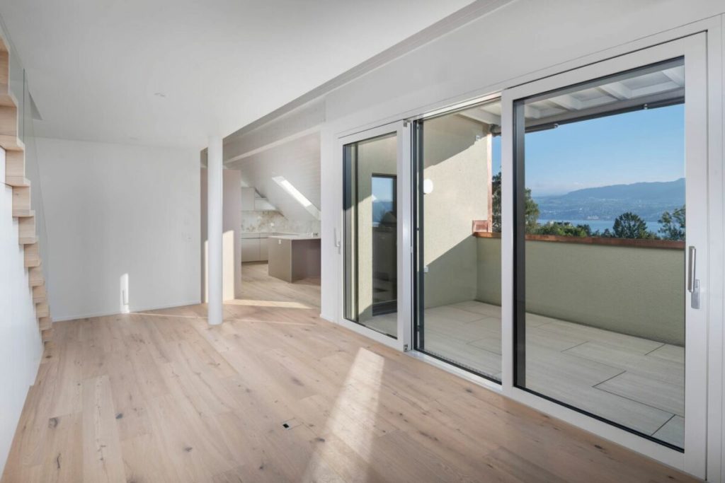 Maisonette-Dachwohnung mit Seesicht - Wohnen über den Dächern von Männedorf - Bild 1