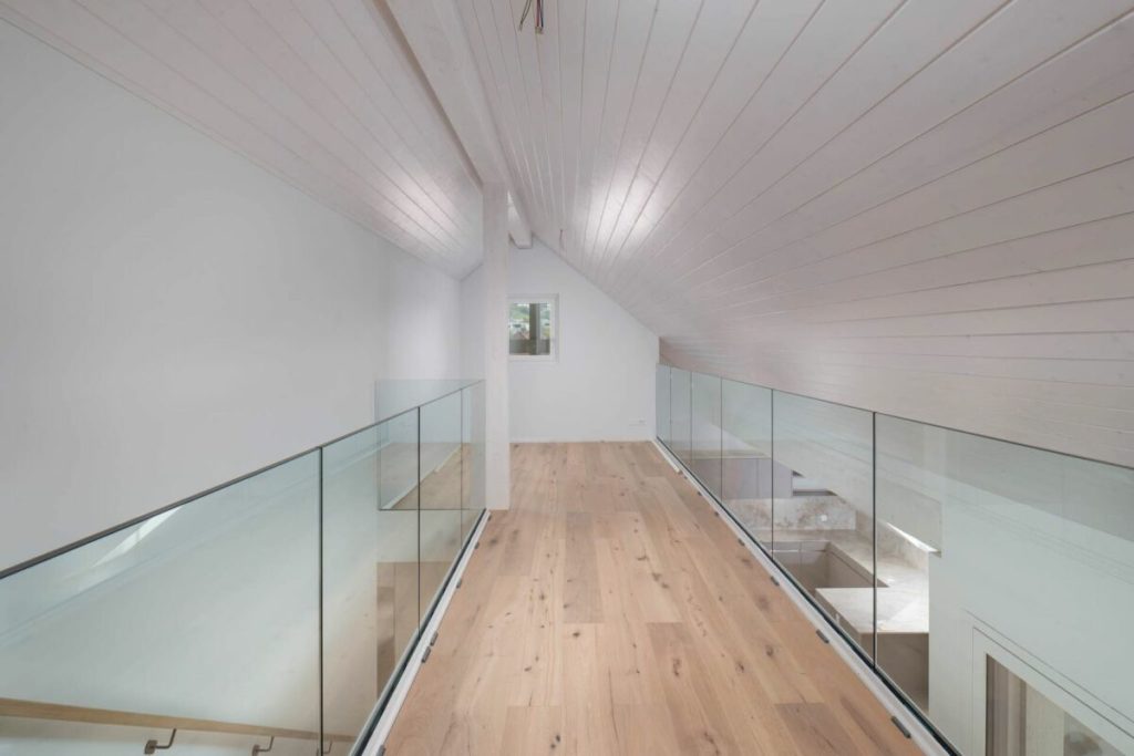 Maisonette-Dachwohnung mit Seesicht - Wohnen über den Dächern von Männedorf - Bild 7