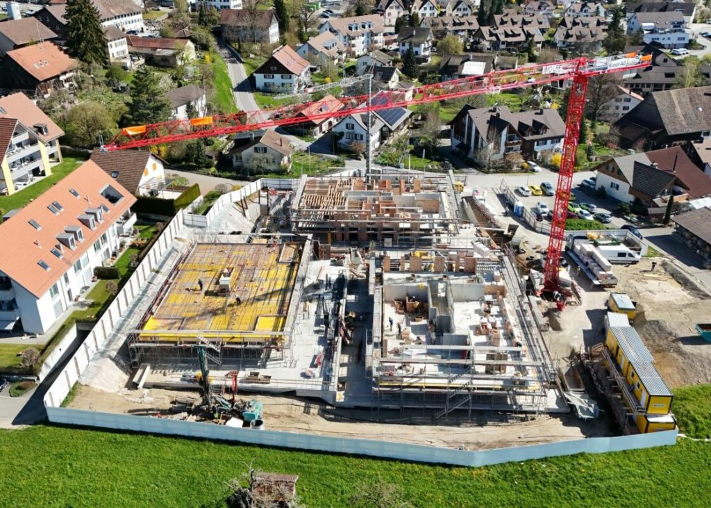 Helle, einladende Dachwohnung mit Ausblick! - Bild 1