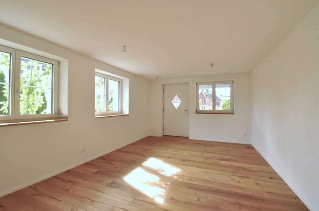 Komplett erneuertes und freistehendes Mehr-Generationenhaus - Zimmer mit separatem Eingang (W1)