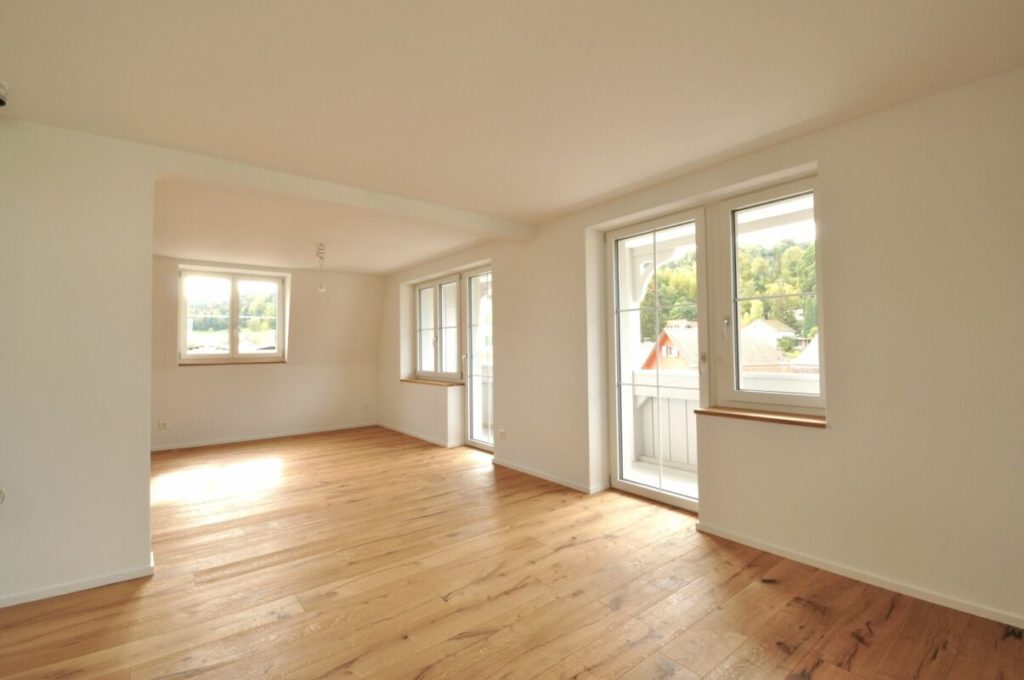 Komplett erneuertes und freistehendes Mehr-Generationenhaus - Möglicher Küchenbereich / Wohnzimmer (W2)
