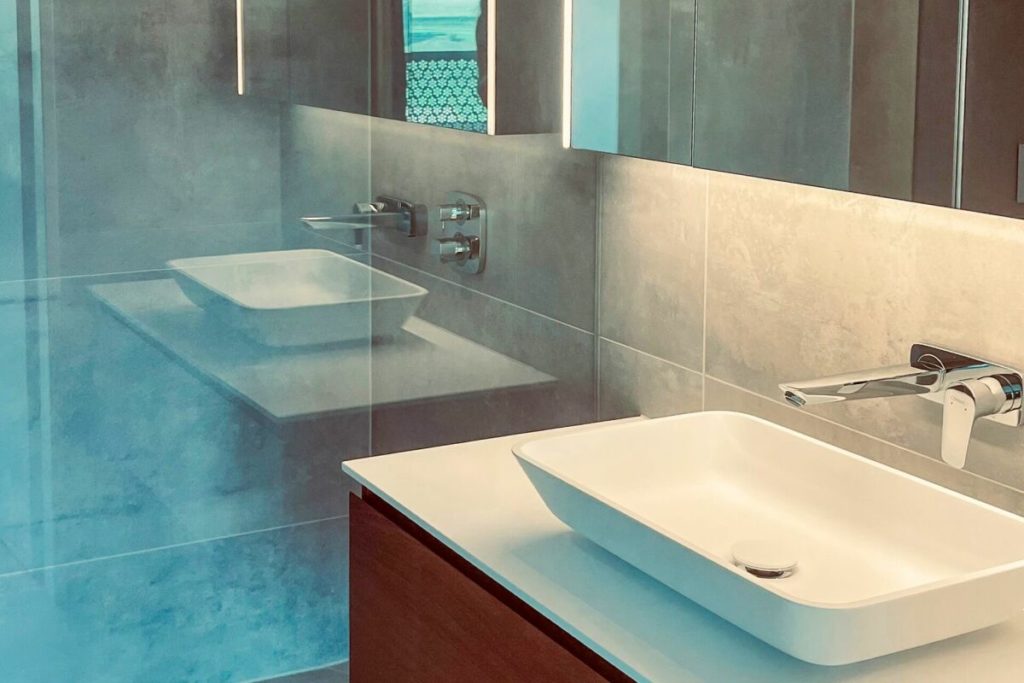 Grosse, luxuriöse 2.5 Zimmer-Wohnung - Badezimmer