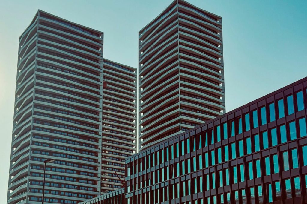 Grosse, luxuriöse 2.5 Zimmer-Wohnung - Aussenansicht