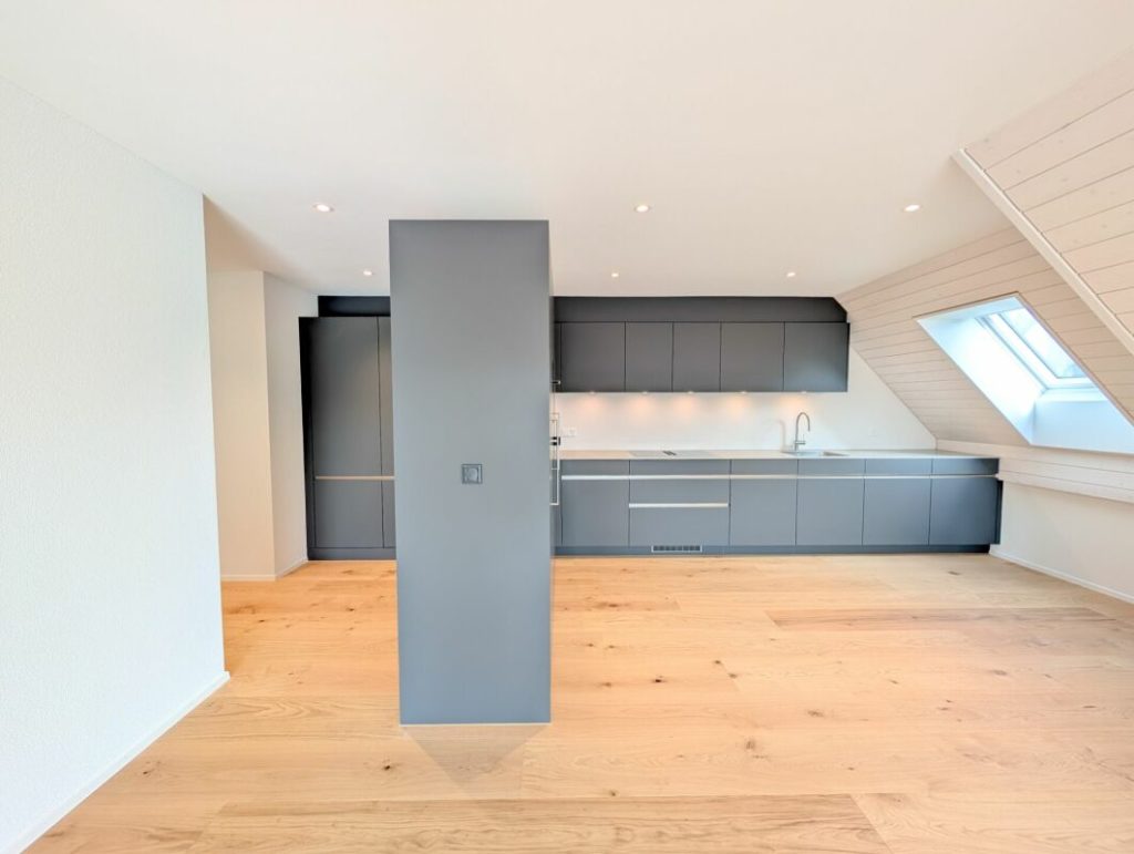 Charmante 4.5-Zimmer-Dachmaisonette mit zwei sonnigen Balkonen - Bild 7