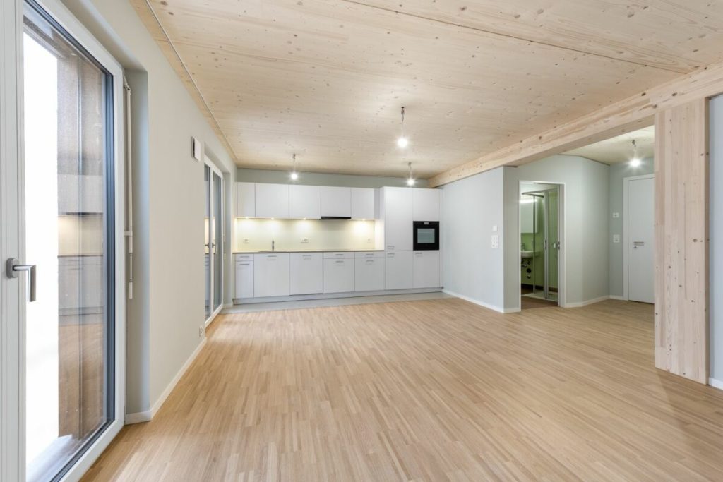 5.5-Zimmer Familienwohnung im Hofhaus mit Blick ins Grüne -  Bild 1