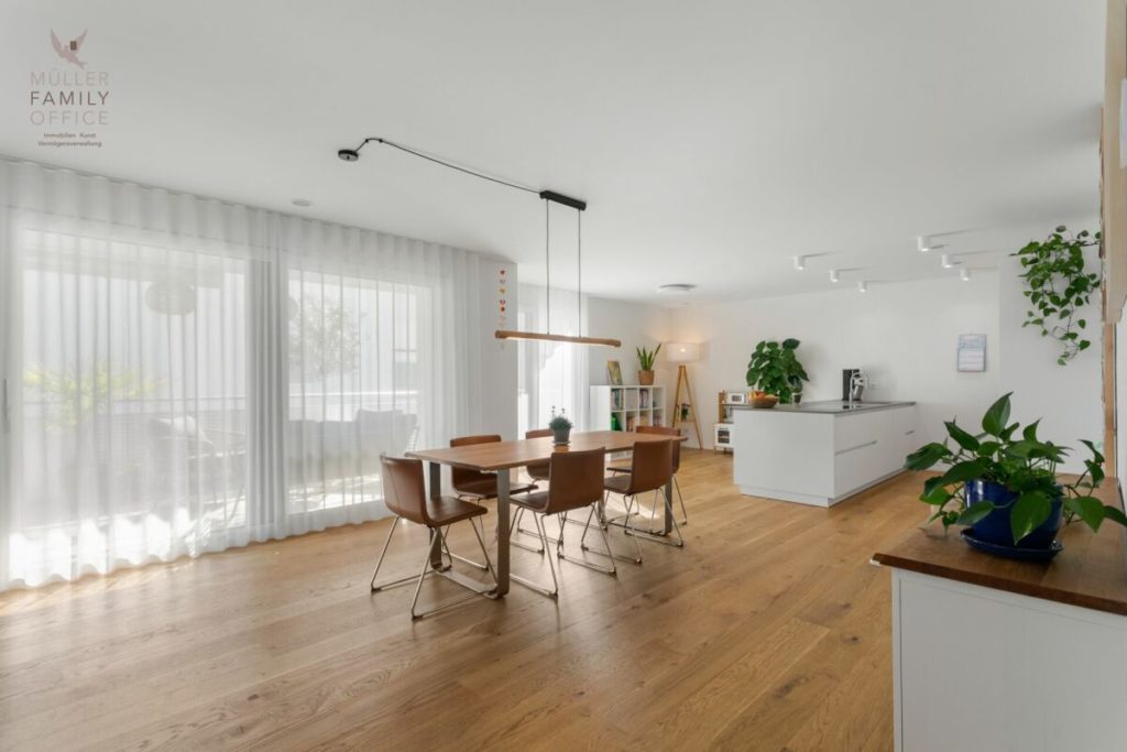 Neuwertige 5 1/2 Zimmer-Minergie-Wohnung mit grossem Balkon und hochwertigem Ausbau -  Bild 1