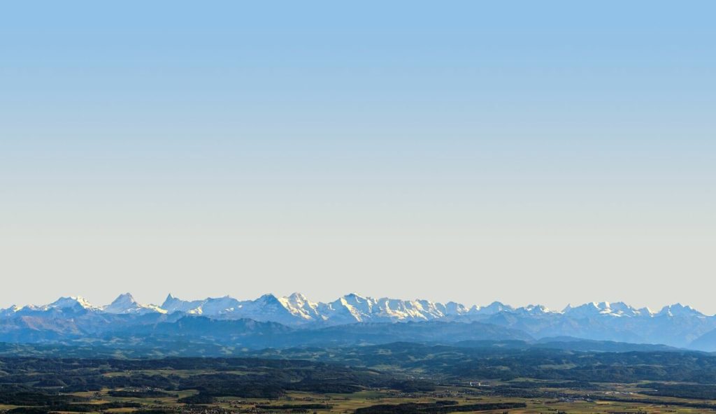 Wohnen für höchste Ansprüche - 4.5 Terrassenwohnung mit atemberaubender Alpensicht - Bild 3